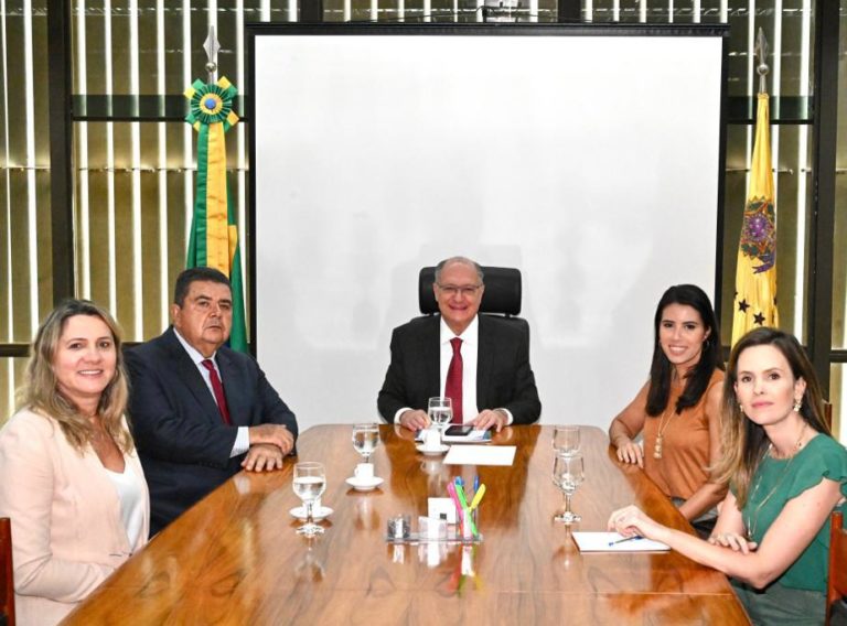 Alckmin recebe presidente do Sistema OCB