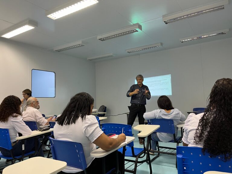 Sescoop RJ promove o Cooperativismo em encontro na Rocinha