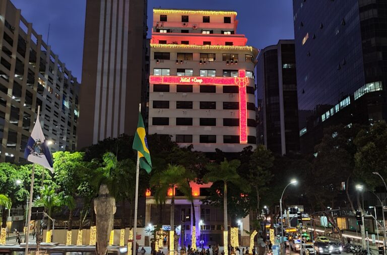 Inaugurada iluminação de Natal na sede do Sistema OCB/RJ
