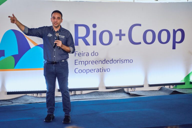 Abdul Nasser abre o segundo dia da Feira Rio Mais Coop com reflexões sobre o propósito cooperativo