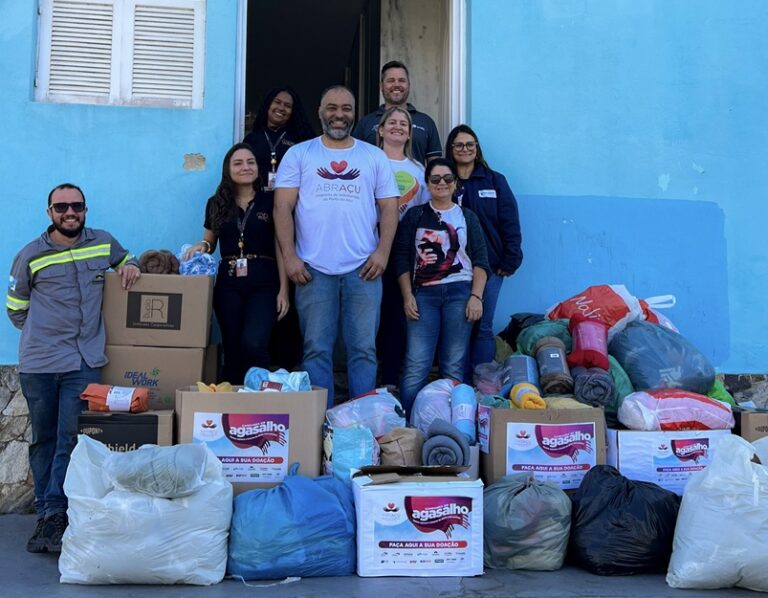 Unimed Campos arrecada mais de 900 itens na Campanha do Agasalho 2025 e reforça compromisso com a comunidade
