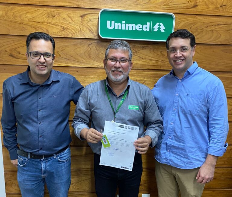 Unimed Campos promove o primeiro colaborador para o cargo de especialista
