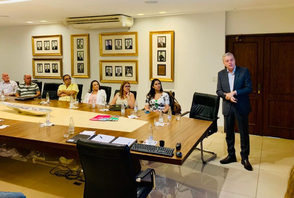 Unimed Volta Redonda destaca impacto econômico e social em encontro com a diretoria da CDL-VR