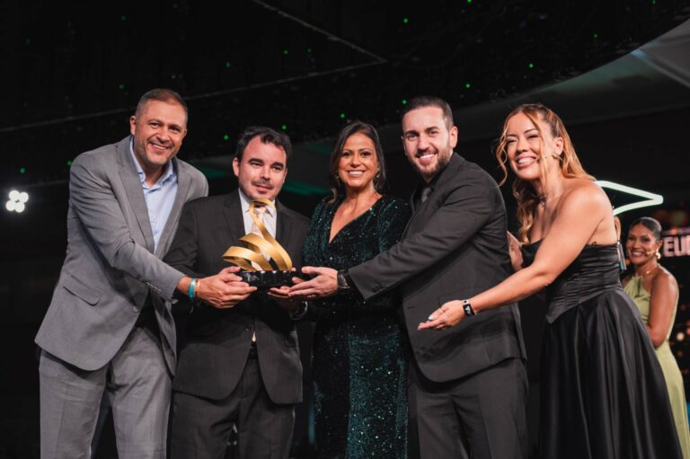 Sicoob UniCentro Br recebe dois prêmios nacionais no Viva Sicoob 2026 