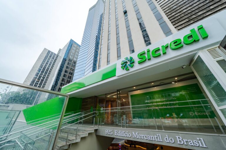 Sicredi consolida posição entre as melhores instituições financeiras do Brasil no ranking mundial da Forbes em 2026