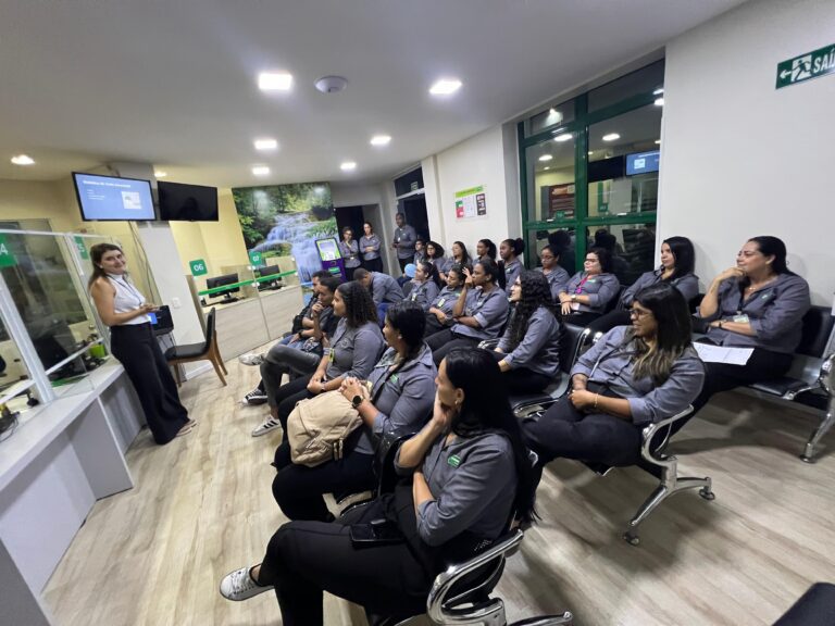 Unimed Campos promove treinamento sobre inteligência emocional no ambiente de trabalho e reforça atendimento humanizado