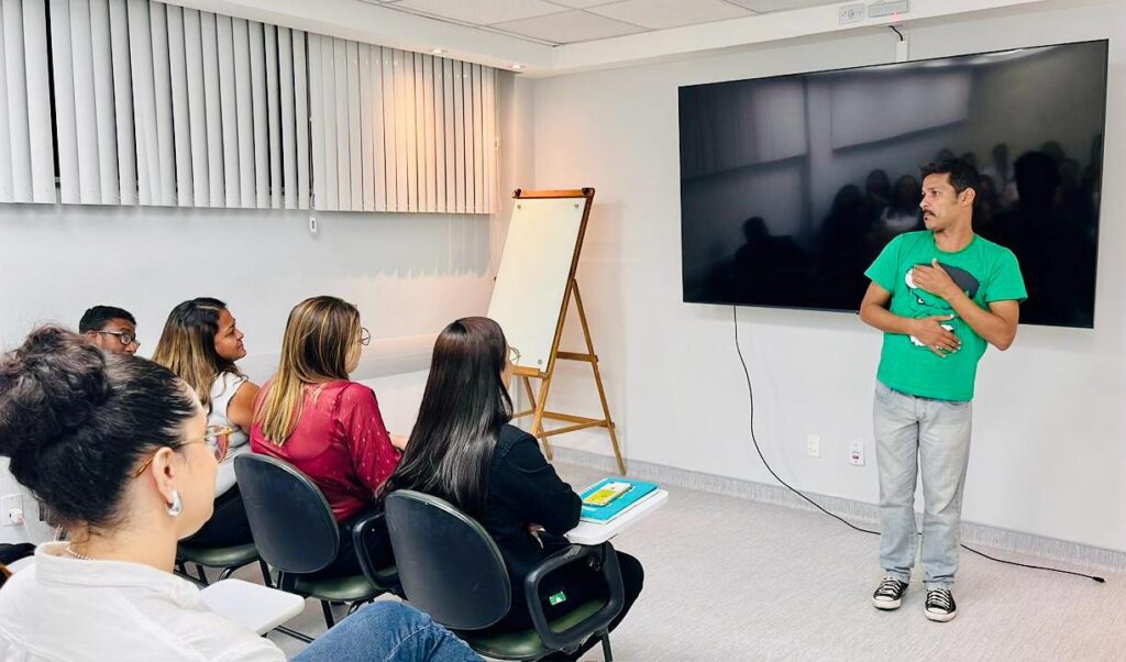 Unimed Volta Redonda promove capacitação em Libras em parceria com Secretaria da Pessoa com Deficiência