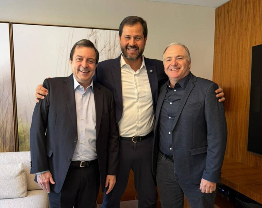 Luiz Fernando Machado assina compromisso com o cooperativismo