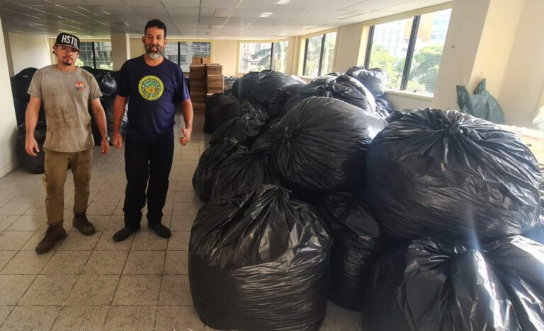 Data Coop doa mais de 3 toneladas de papel para a Cooperativa Rocinha Recicla