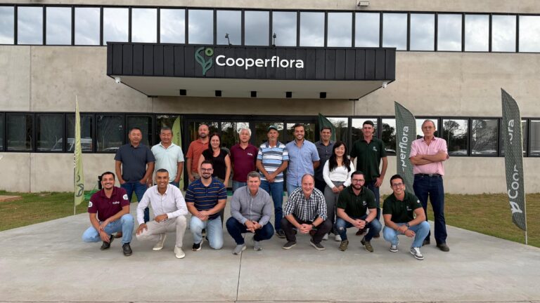 Cooperflora recebe comitiva da CAISP em encontro de troca cooperativista