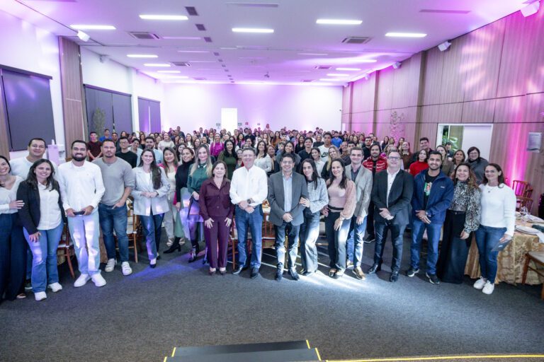 Sicredi reúne mais de 400 mulheres  e jovens em evento sobre liderança