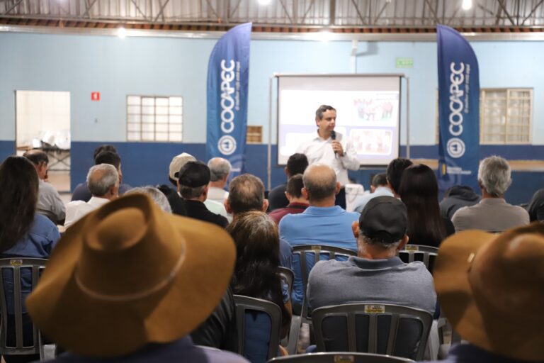 Cocapec realiza Comitê Safra 2026 e orienta produtores sobre mercado, segurança e gestão no campo