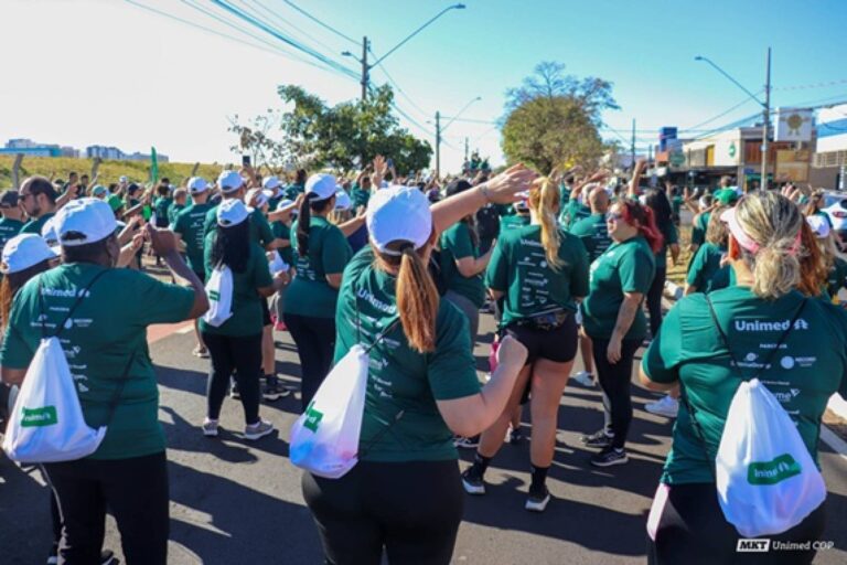 Caminhadas Unimeds Paulistas reúnem municípios em grande movimento pela saúde