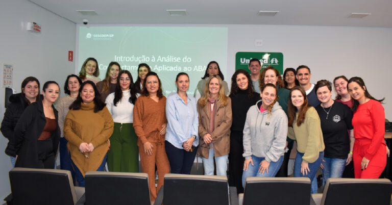 Colaboradores dos serviços próprios da Unimed Regional Jaú participam de curso sobre ABA, a fim de melhorar o atendimento prestado