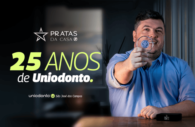 Uniodonto de São José dos Campos homenageia colaborador com 25 anos de casa