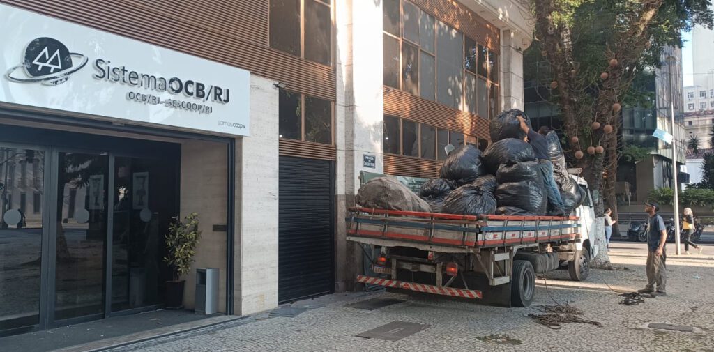 Nova entrega reúne 1.070 kg de papel branco e 190 kg de papelão; parceria já garantiu a destinação sustentável de mais de 4,6 toneladas de materiais