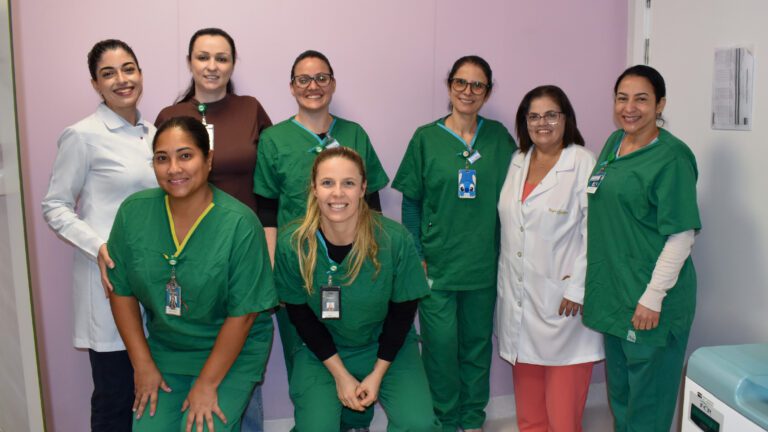 Colaboradoras da área de mamografia do Hospital Unimed Regional Jaú e da radiologia Unimed participam de treinamento