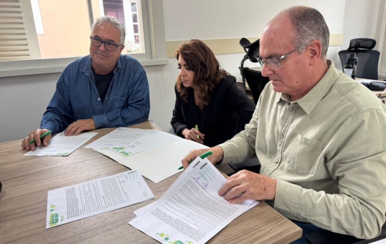 Unimed Petrópolis formaliza com a Feirinha de Itaipava primeira parceria de novo programa institucional
