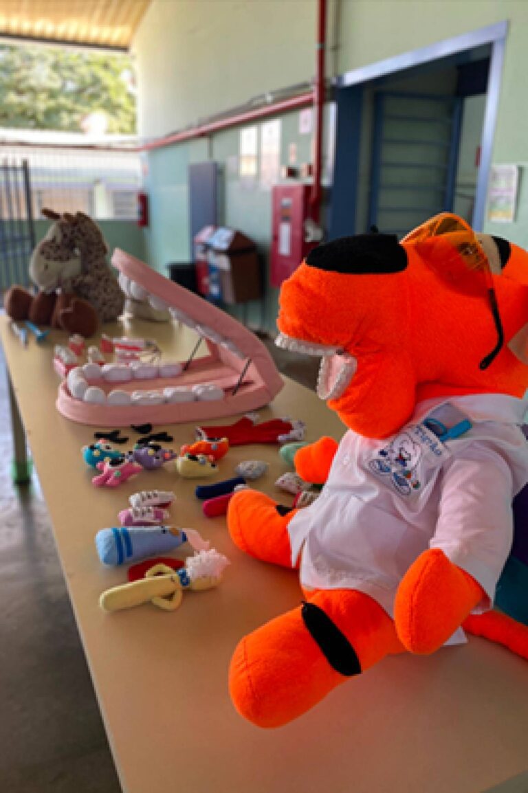 Unimed promove ação de educação odontológica na escola Bianchini