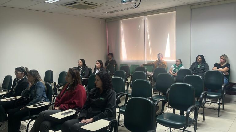 Unimed Bauru – Palestra do julho Verde orienta colaboradores sobre prevenção ao câncer de cabeça e pescoço