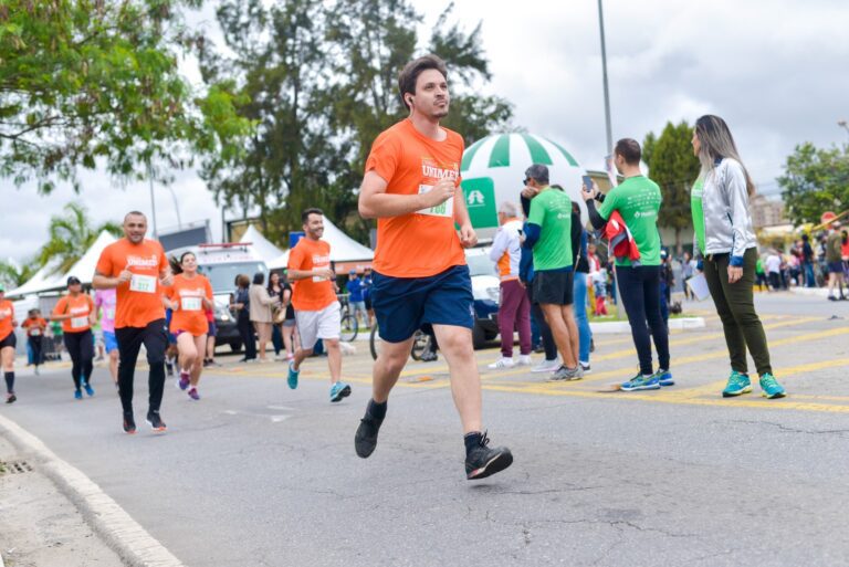 Vem aí a Corrida Saúde em Movimento: Unimed Volta Redonda celebra 37 anos com corrida noturna aberta ao público na Praça da ETPC