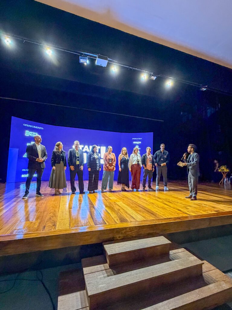 Unimed Campos participa de evento de negógios e apresenta ação de vendas para empresas