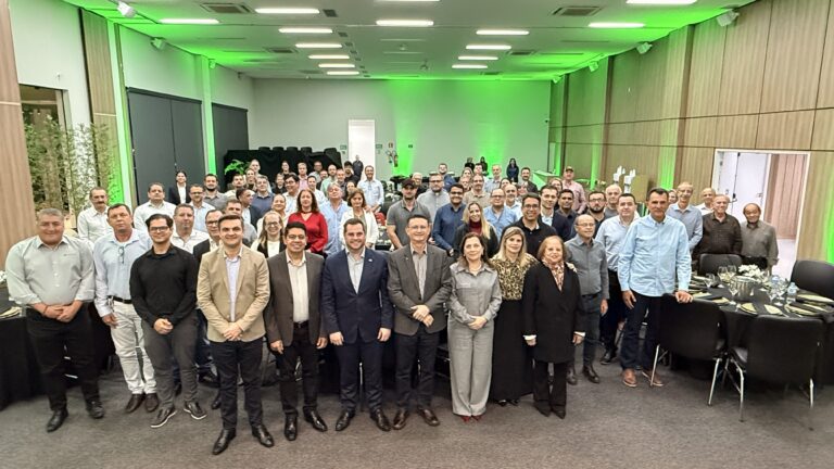 Sicredi Rio Paraná reúne lideranças para prestação de contas e educação política