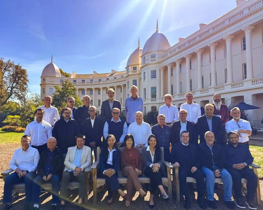 Conselheiros do Sescoop/SP e da Ocesp concluem intercâmbio na London Business School