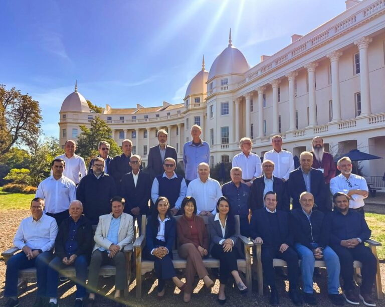 Conselheiros do Sescoop/SP e da Ocesp concluem intercâmbio na London Business School