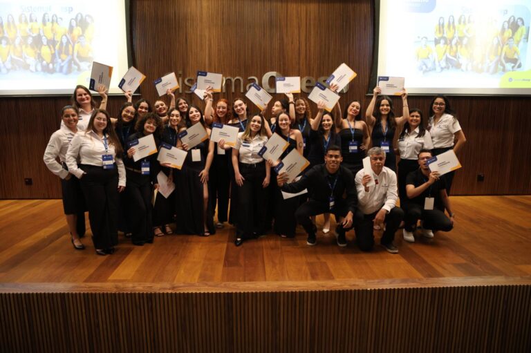 Turma 44 do Programa Aprendiz Cooperativo celebra formatura