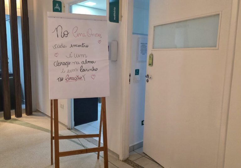 Unimed Assis promove sessão de cinema para pacientes em tratamento infusional