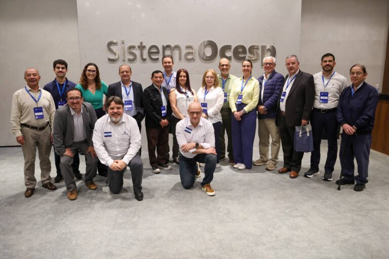 Comitiva da Ascoop Colômbia visita a Casa do Cooperativismo Paulista