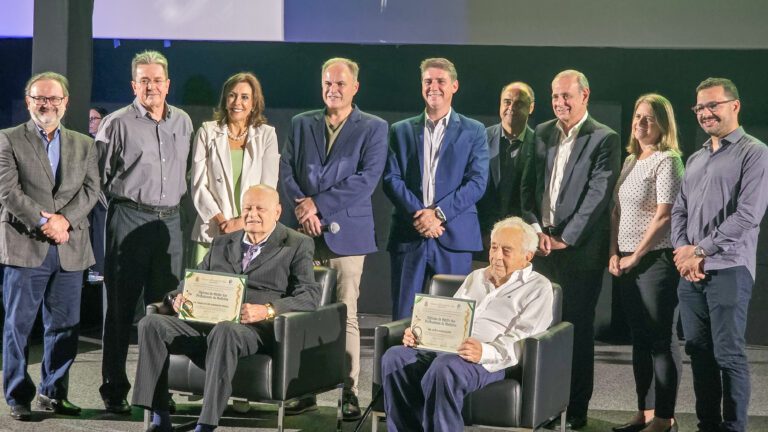 Unimed Assis prestigia homenagem a profissionais da medicina na Câmara Municipal