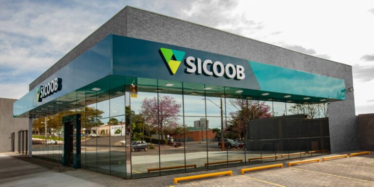 Inadimplência empresarial registra alta e Sicoob Cooperac destaca a importância do planejamento financeiro e do cooperativismo de crédito para fortalecer as empresas