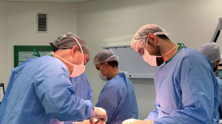 Unimed Botucatu realiza primeira cirurgia de prótese de joelho com assistência robótica