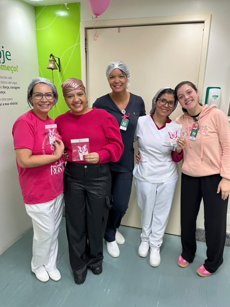 Mural das Pequenas Vitórias marca Outubro Rosa com celebração de paciente da Unimed Petrópolis